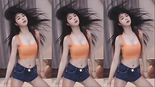 G&aacute;i Trung Quốc nhảy vũ điệu ph&ecirc; cần