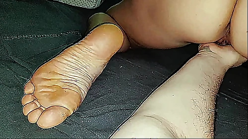 40-year-old stepmom and her wrinkled soles feet